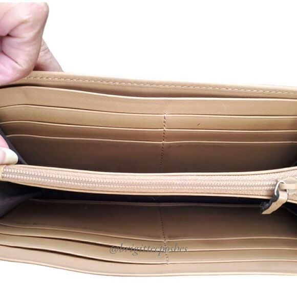 GUCCI Leather Embossed GG Long Wallet - Picture 13 of 16